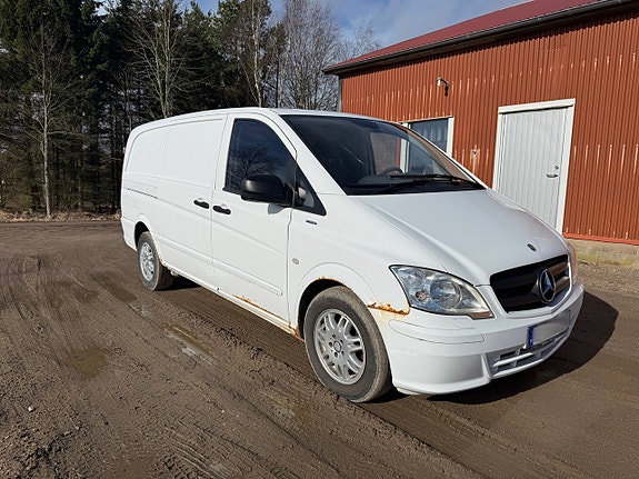 Mercedes-Benz Vito 113 2 of 12