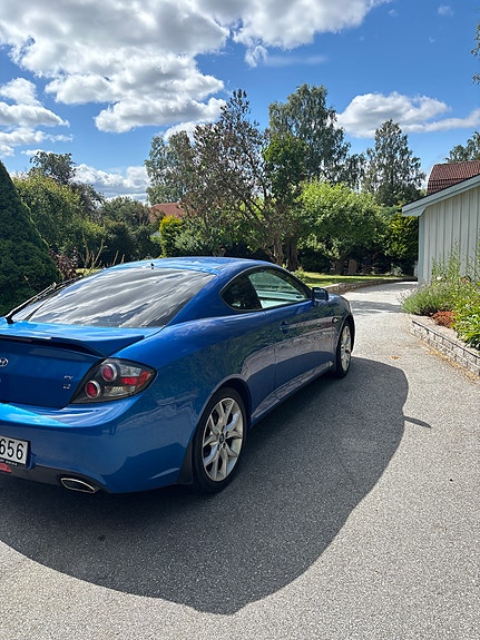 Hyundai Coupe 2 of 5