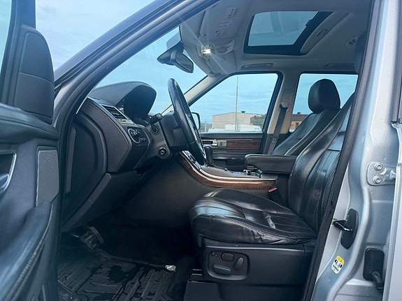 Land Rover Range Rover Sport 9 of 20