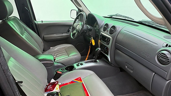 Jeep Cherokee 10 of 15