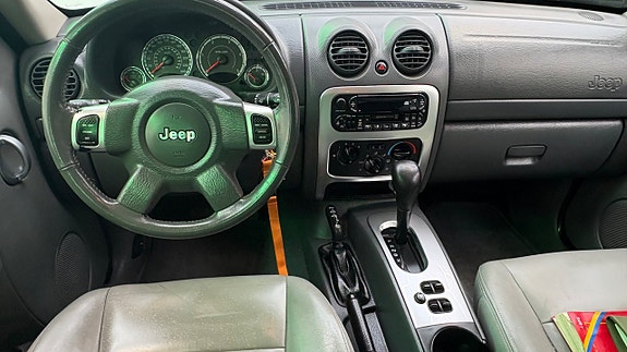Jeep Cherokee 13 of 15