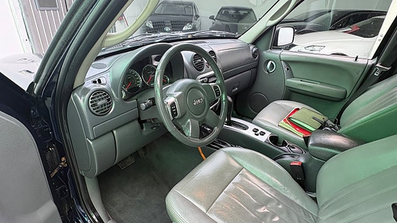 Jeep Cherokee 14 of 15