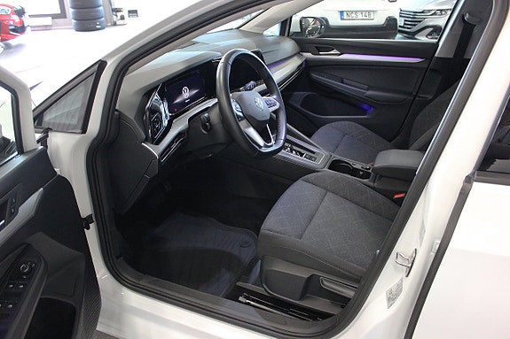 Volkswagen Golf VIII 15 of 18