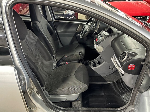 Toyota Aygo 7 of 14