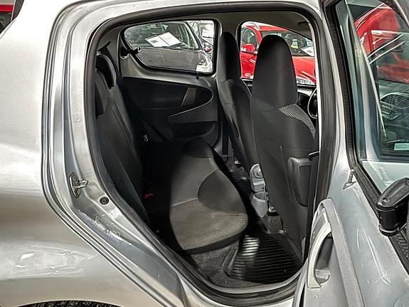 Toyota Aygo 10 of 14