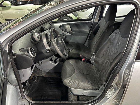 Toyota Aygo 8 of 14