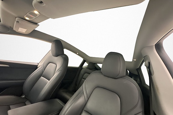 Tesla Model Y 12 of 30