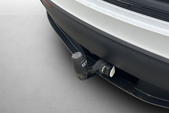 Tesla Model Y 9 of 30