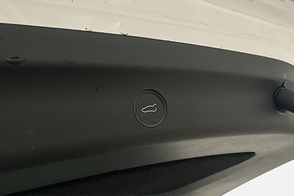 Tesla Model Y 25 of 30