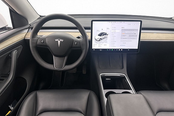 Tesla Model Y 13 of 30