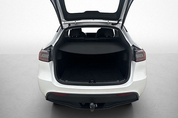 Tesla Model Y 8 of 30