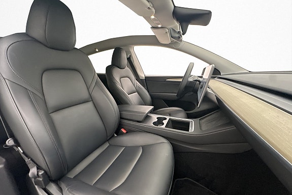 Tesla Model Y 20 of 30