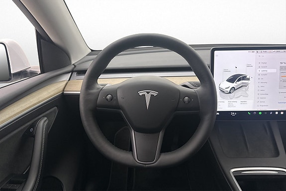 Tesla Model Y 22 of 30