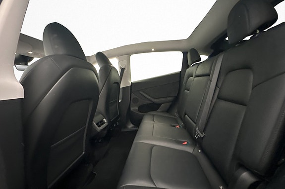 Tesla Model Y 19 of 30