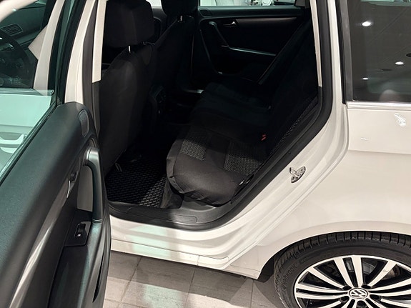 Volkswagen Passat 3 of 5