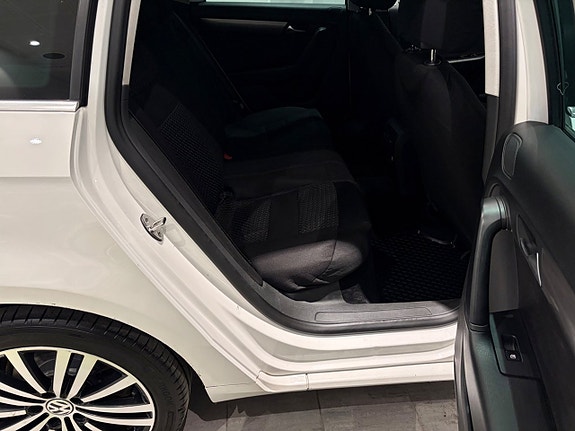 Volkswagen Passat 8 of 10