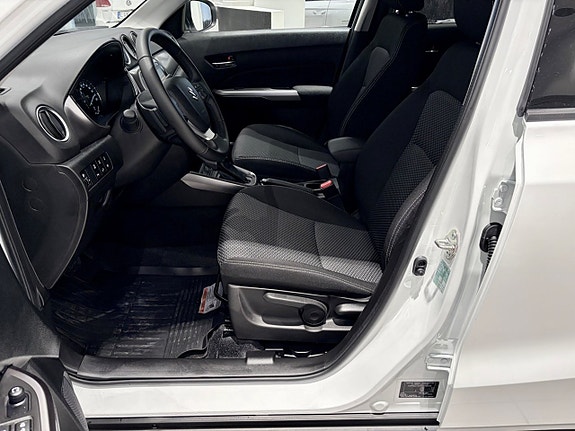 Suzuki Vitara 2 of 5
