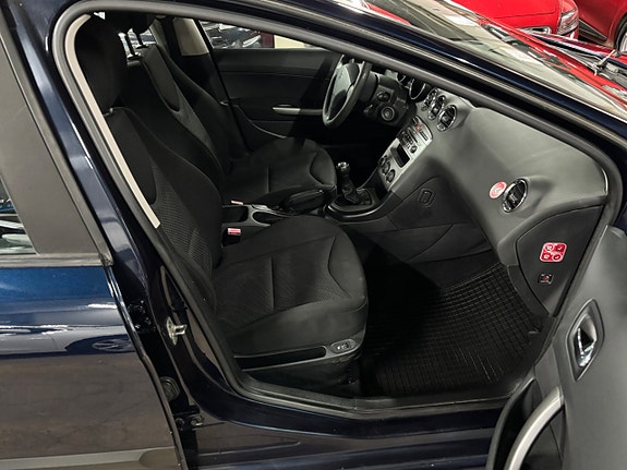 Peugeot 308 SW 8 of 14