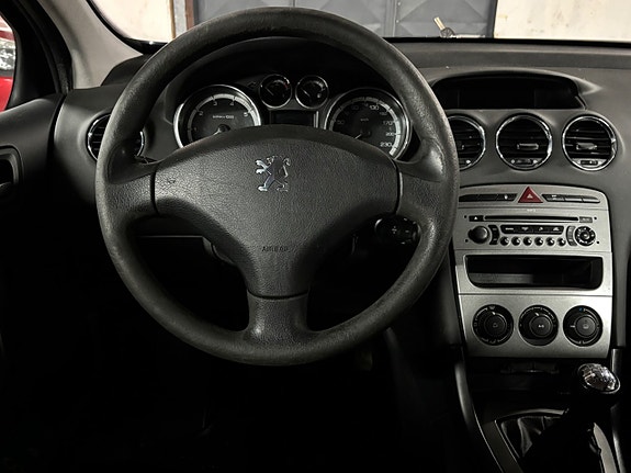 Peugeot 308 SW 13 of 14