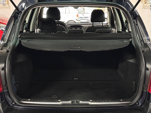 Peugeot 308 SW 7 of 14