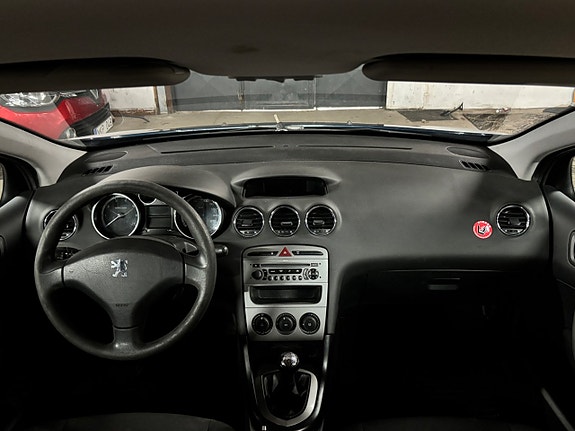 Peugeot 308 SW 12 of 14