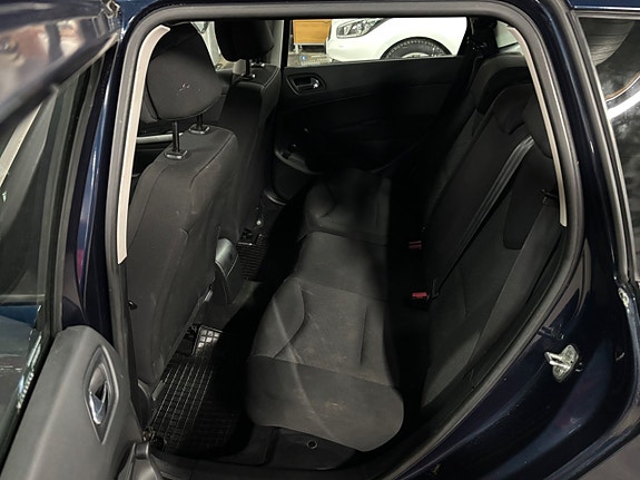 Peugeot 308 SW 11 of 14