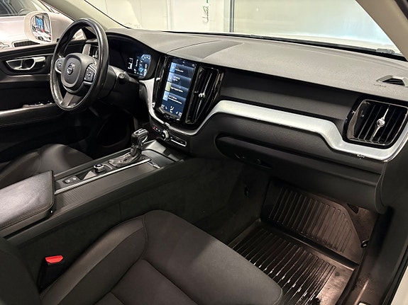 Volvo XC60 11 of 21