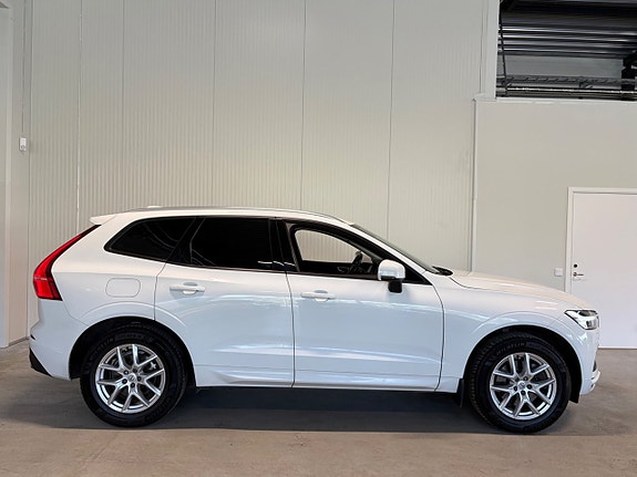 Volvo XC60 2 of 21