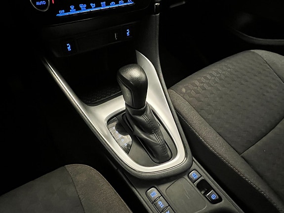 Toyota Yaris 13 of 22