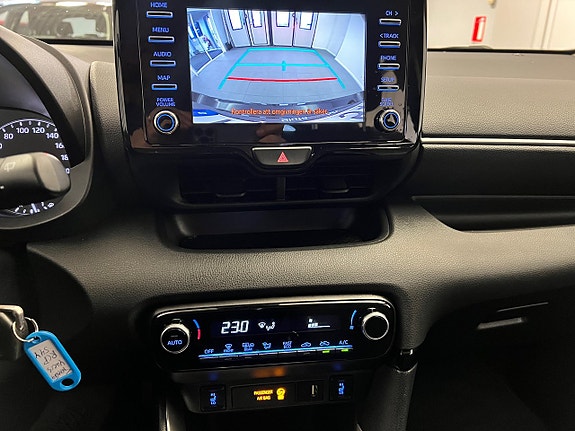 Toyota Yaris 15 of 22