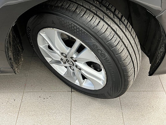Toyota Yaris 2 of 22
