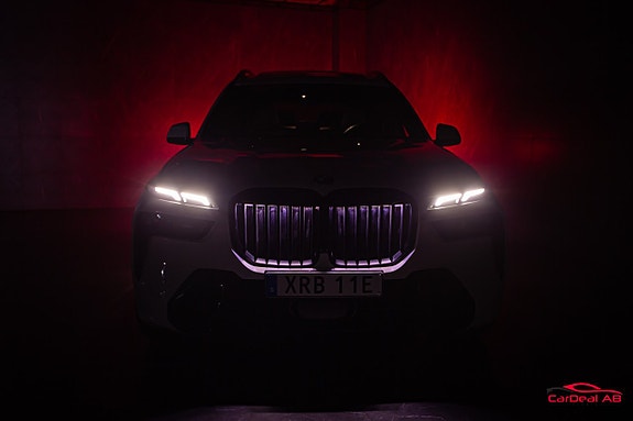 BMW X7 3 of 5