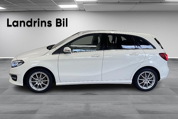 Mercedes-Benz B200 d 4 of 5