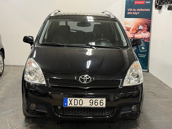 Toyota Corolla Verso 2 of 5