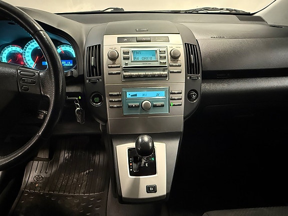 Toyota Corolla Verso 16 of 26