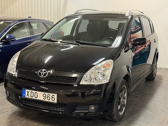 Toyota Corolla Verso 3 of 5
