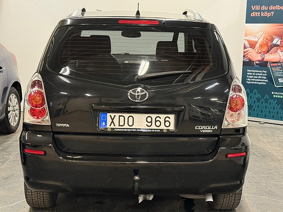 Toyota Corolla Verso 5 of 5