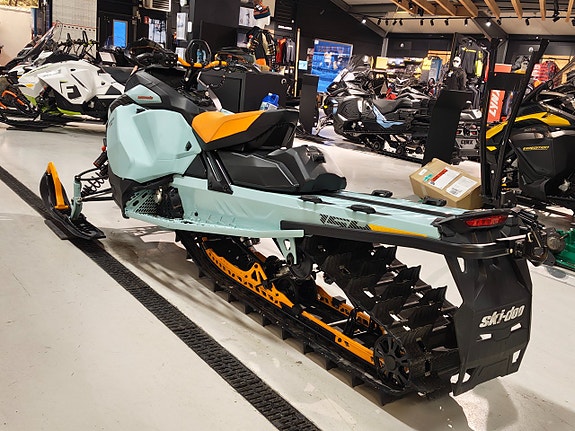 Ski-Doo Backcountry XRS 154 850 E-Tec 10" Display 3 of 4