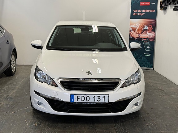 Peugeot 308 2 of 5