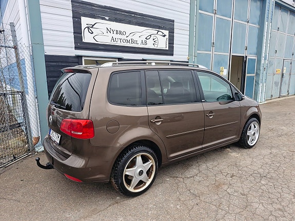 Volkswagen Touran 3 of 5