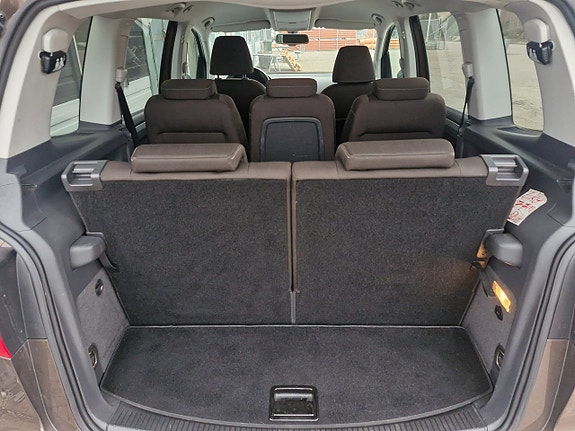 Volkswagen Touran 6 of 15