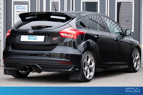Ford Focus 2 of 5