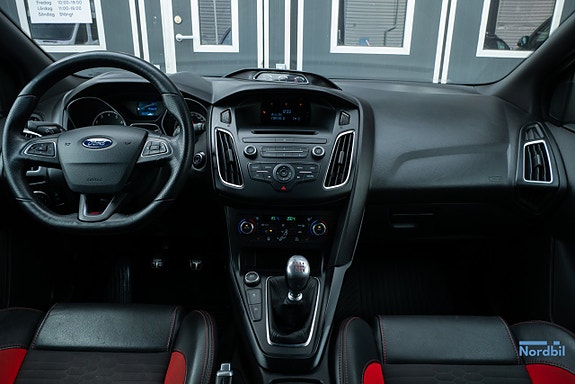 Ford Focus 13 of 24