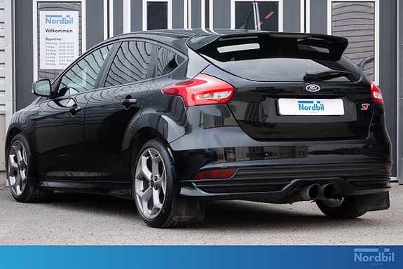Ford Focus 19 of 24