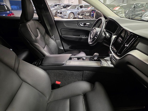 Volvo XC60 7 of 12
