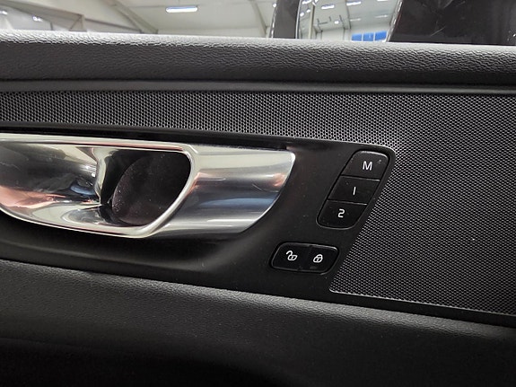 Volvo XC60 9 of 12