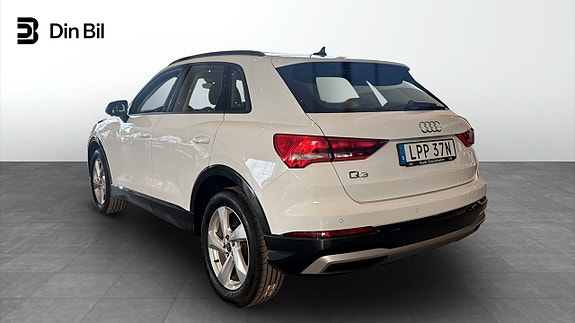 Audi Q3 3 of 5