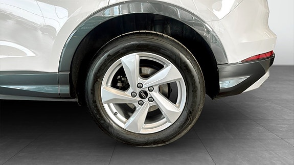 Audi Q3 6 of 15