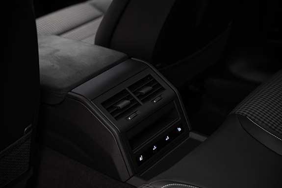 Porsche Panamera 4S 24 of 25
