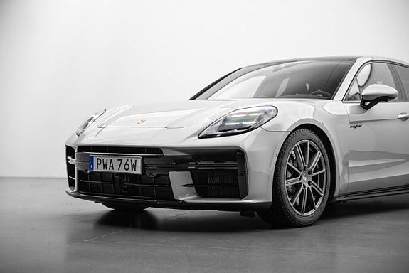 Porsche Panamera 4S 9 of 25